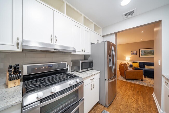 Building Photo - 360 1st St