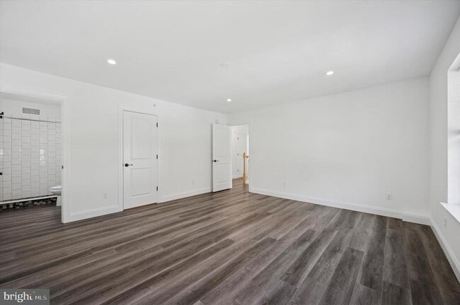 Building Photo - 605 Tabak Ave