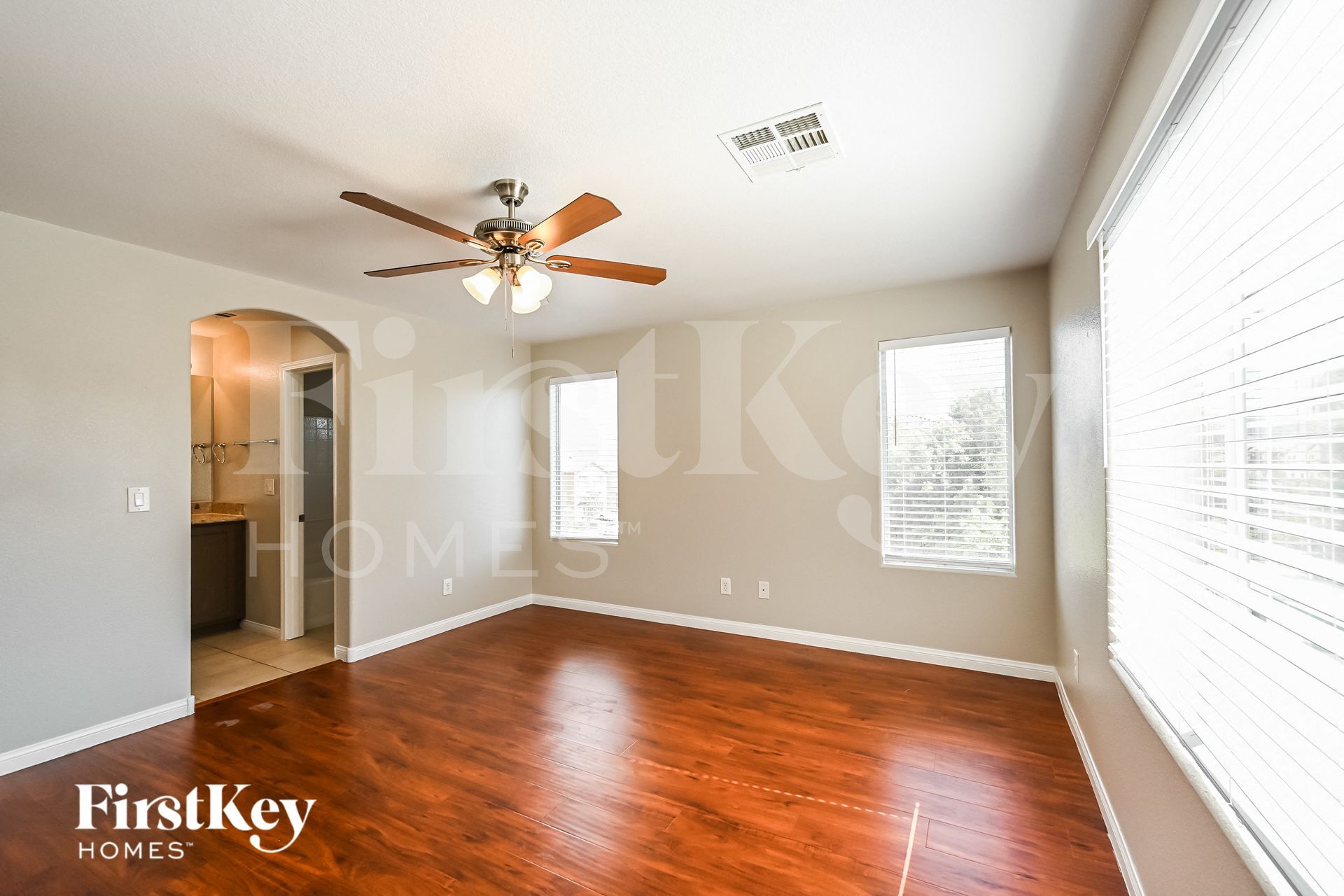 Building Photo - 10549 Mann St