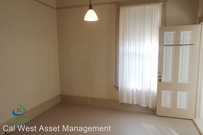 Building Photo - 3 br, 1 bath House - 930 W Taylor St