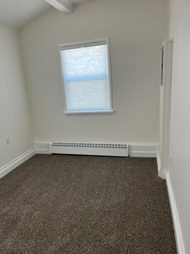 Building Photo - 3 Bed 1 Bath Single Family Home Close to H...