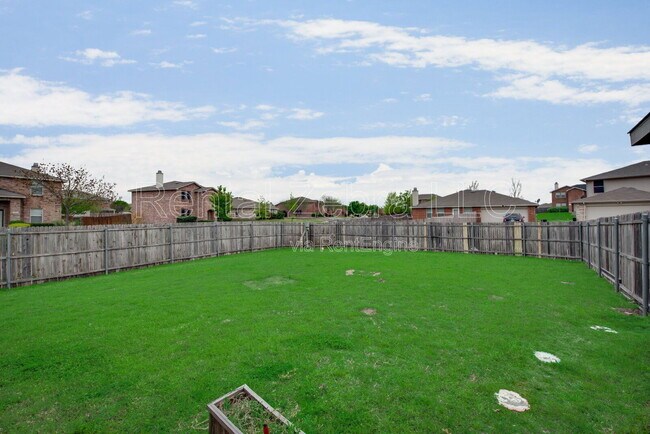 Building Photo - 2909 Goldenrod Dr