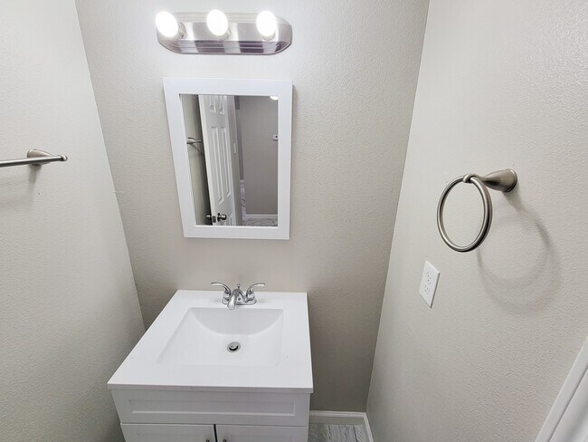 Building Photo - 3206 Lobit Dr