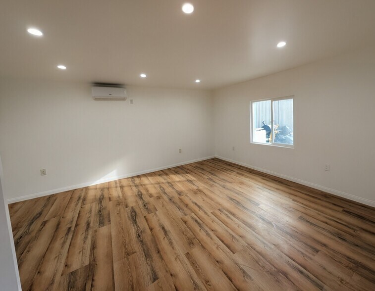 Building Photo - 2125 Carmona Ave