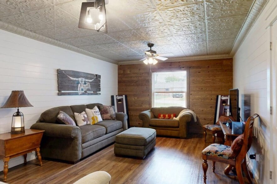 Building Photo - 3004 Red Robin Loop