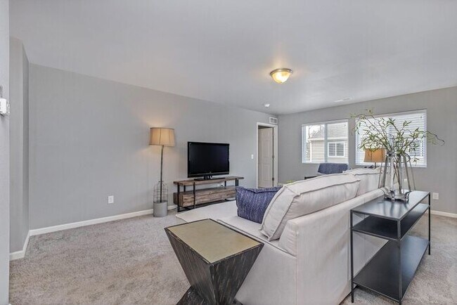 Building Photo - 5348 Eagle Glen Dr SW