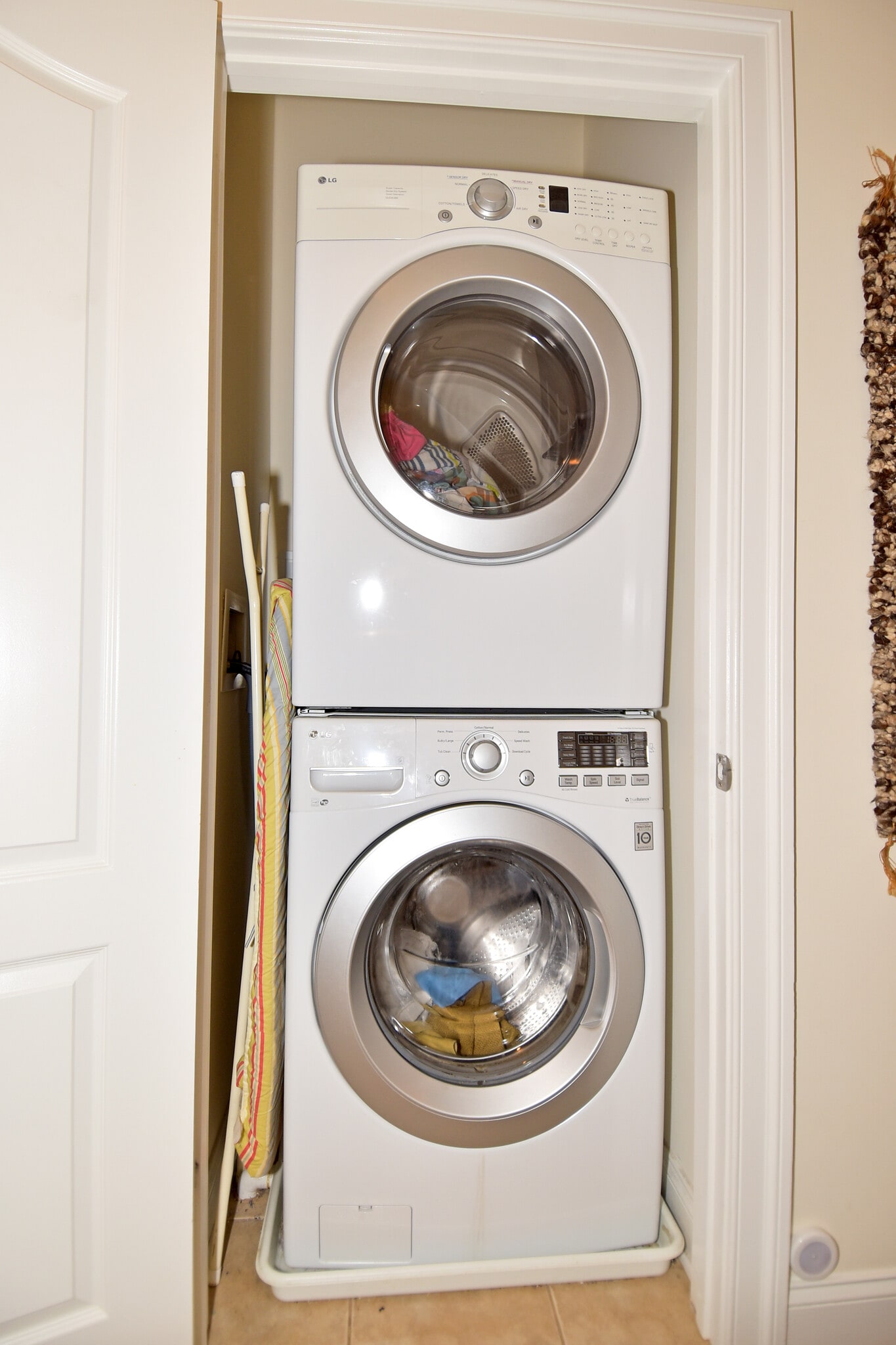 3rd floor washer/dryer (conveys) - 451 N George Mason Dr