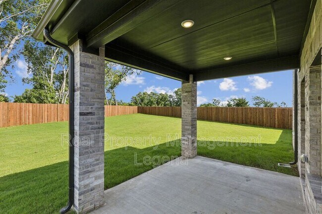Building Photo - 4018 Sandstone Dr