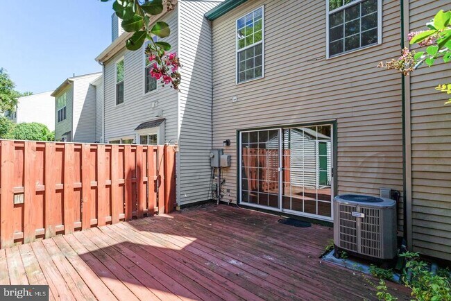 Building Photo - 7170 Westfield Ct