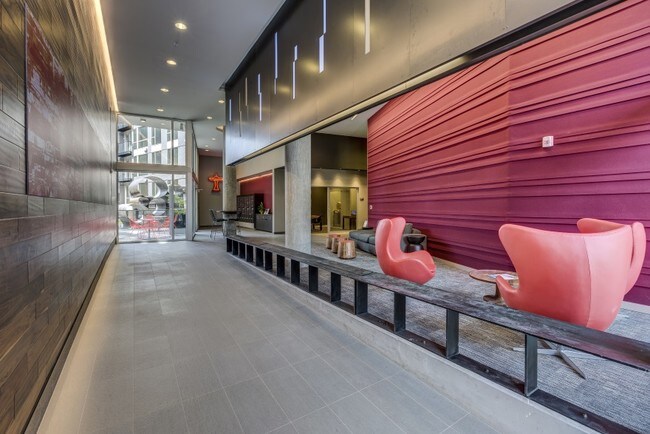 Building Photo - The Cue