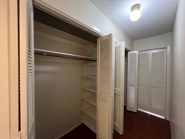 Building Photo - Quadrangle Townhome