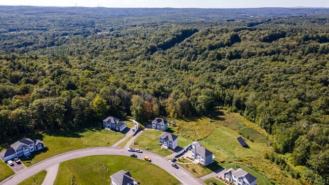 Building Photo - 22 White Pine Dr