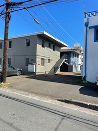 Building Photo - Moiliili - Hausten St - 2 Bdrm/1 Bath/No P...