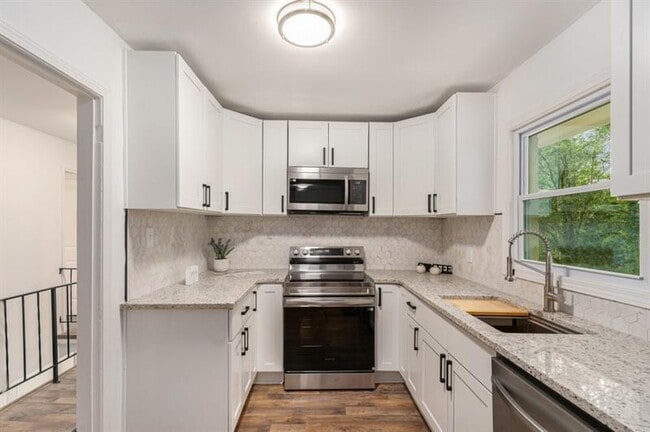 Building Photo - 3181 Pennington Cir SW