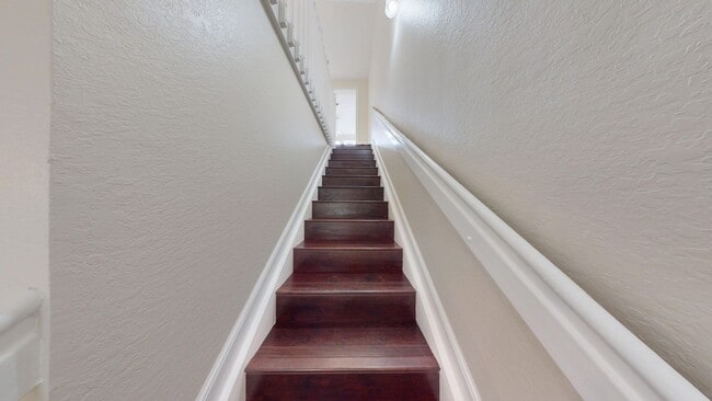 Building Photo - 4 Bed/3.5 Bath Townhome w/2 Car Garage in Pet Friendly Gated Community! ** Water/Cable/Internet I...