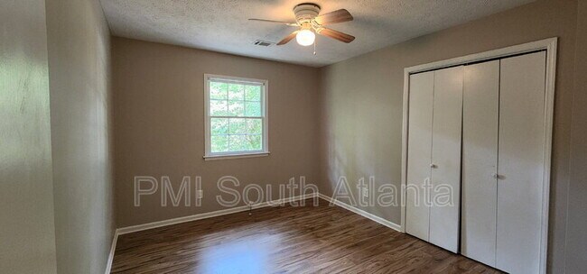 Building Photo - 834 Ridge Ave