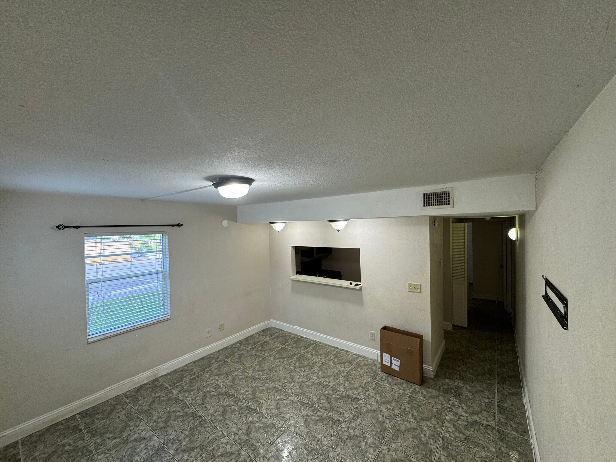 Building Photo - 7126 Waterside Dr