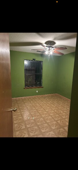 Building Photo - 800 Eastridge Dr NE