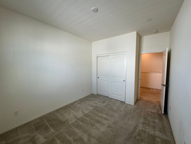 Building Photo - Beautiful 3Bd/2.5Ba Home in Gated Prado Co...