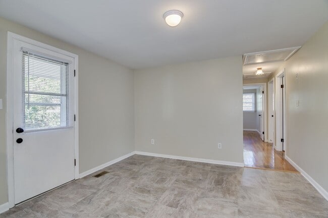 Building Photo - Charming Home in the Heart of Harlem!