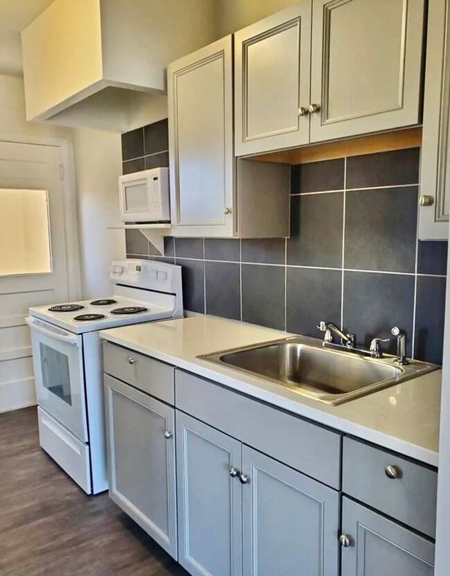 Primary Photo - Remodeled 1-Bedroom Apartment in Greeley A...