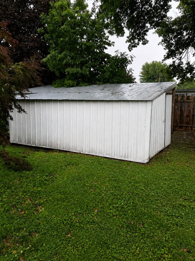 Building Photo - Charming Ranch Home With Attached Garage in Galesburg!