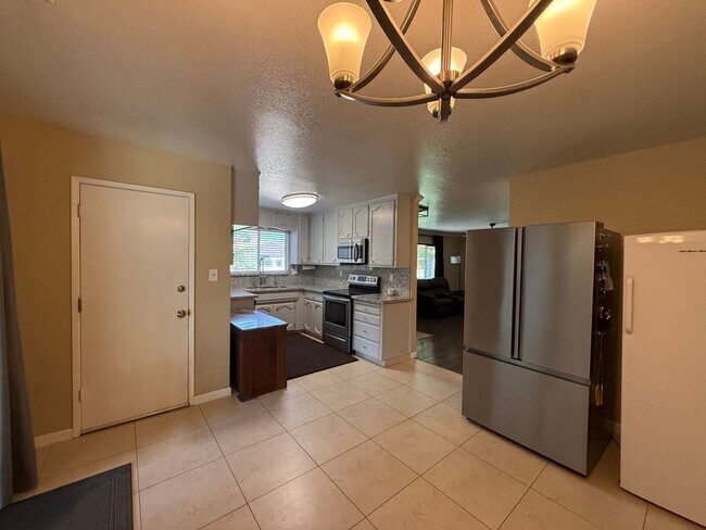 Building Photo - 1460 Berry Dr