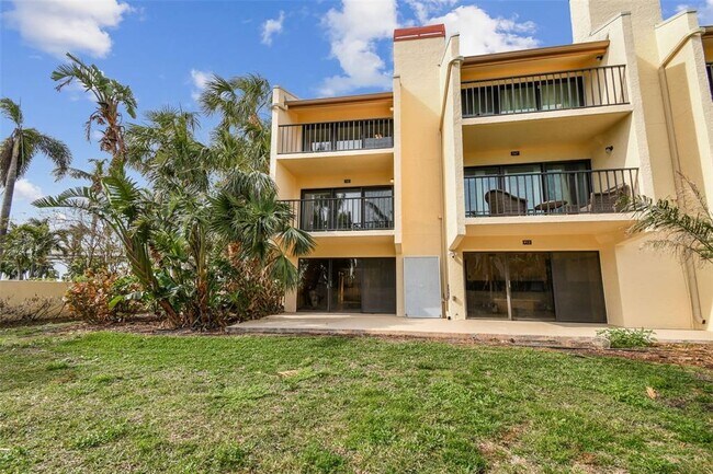 Building Photo - 7550 Sunshine Skyway Ln S