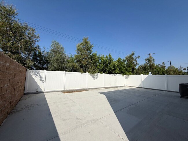 Building Photo - Beautiful 3 Bedroom Condo in West Covina