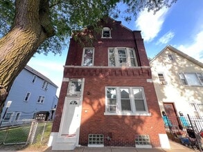 Building Photo - 4815 S Elizabeth St