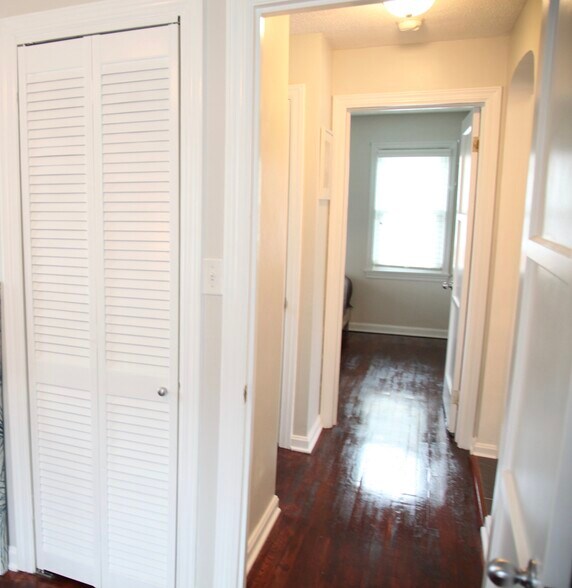 Hallway between bedrooms - 2411 Fortune Avenue