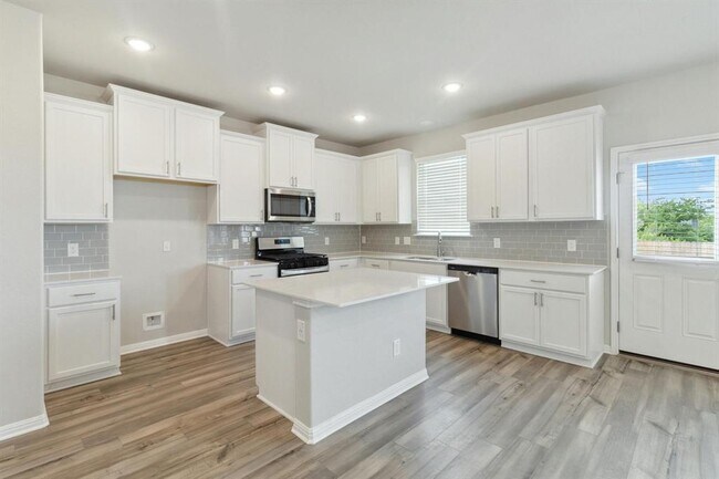 Building Photo - 6158 Marsh Ln