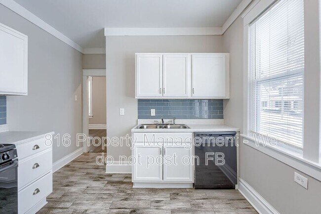 Building Photo - 800 E 33rd St