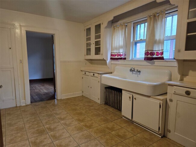 Building Photo - 311 Oak Hill Ave