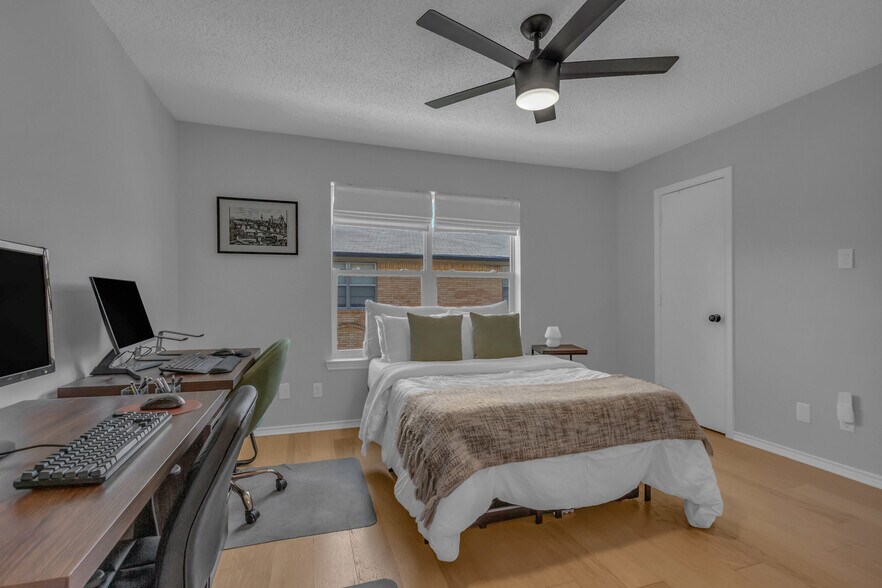 Building Photo - 5829 Sandhurst Ln