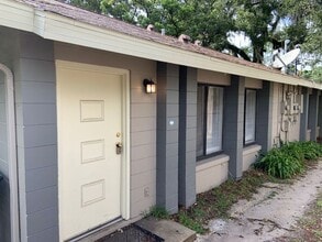 Building Photo - Great 2 Bed/1 Bath Duplex!!
