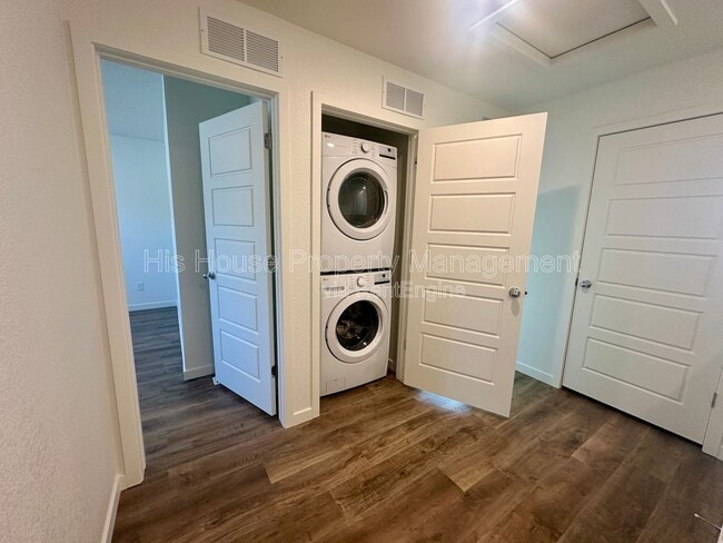 Building Photo - 3957 Pinnacles Ct