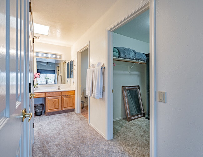 Building Photo - 1924 W Demetrie Loop