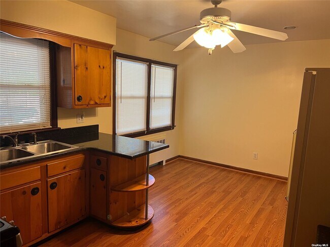 Building Photo - 38 Cromwell Pl