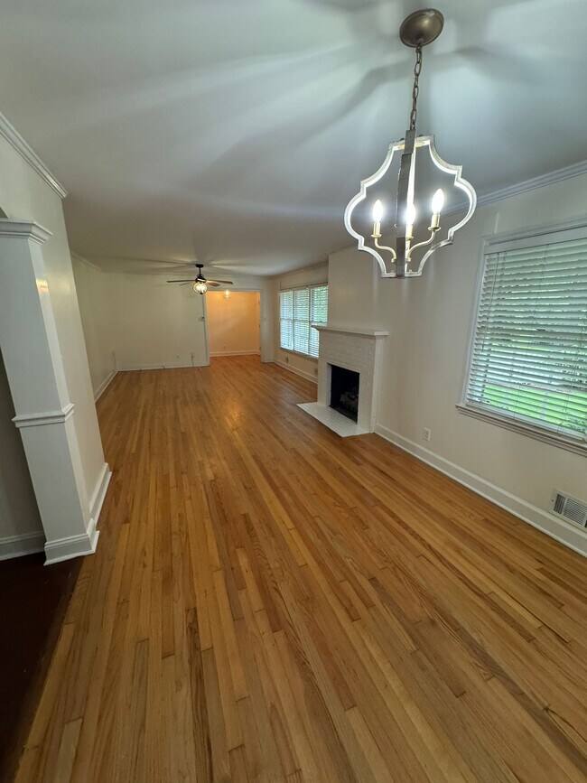 Building Photo - 828 Forest Ridge Dr W