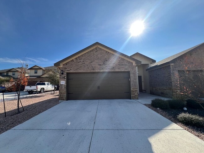 Building Photo - Luxury 3/2 Duplex in Seguin, Texas