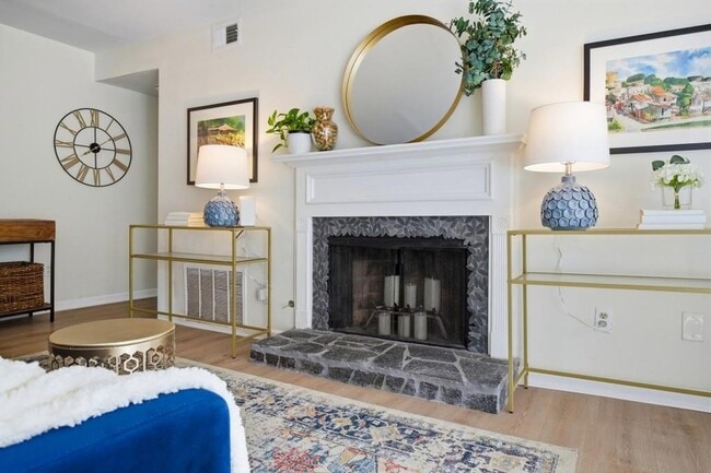 Building Photo - 1407 Vicksburg Pl