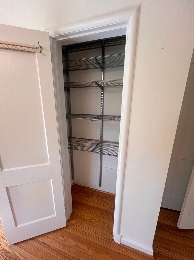 Building Photo - 5602 Hawthorne St