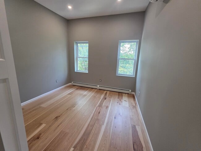 Building Photo - 207 Garden St