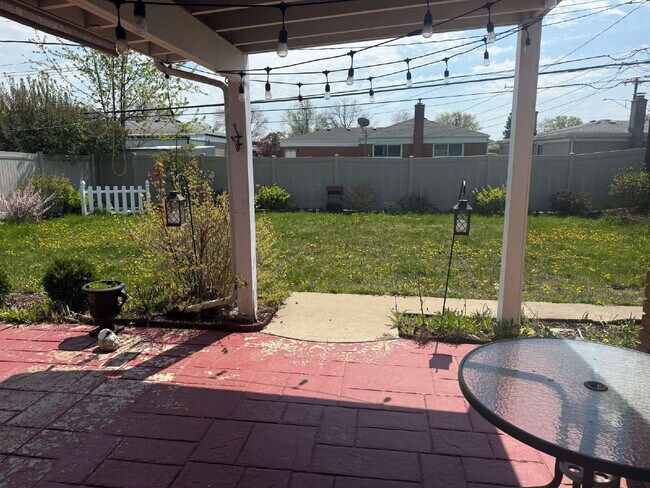 Building Photo - 13250 De Mott Dr