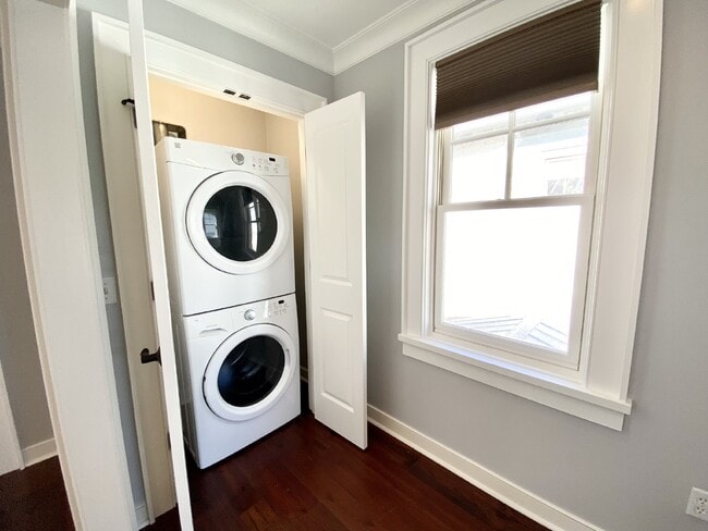 Building Photo - Above-Garage Apartment for Rent in Old Tow...