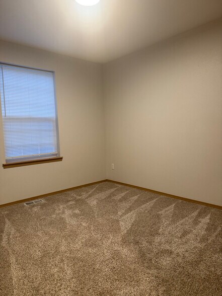 Building Photo - 7104 SE Kansas St