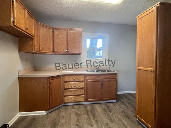 Building Photo - Three Bedroom Home