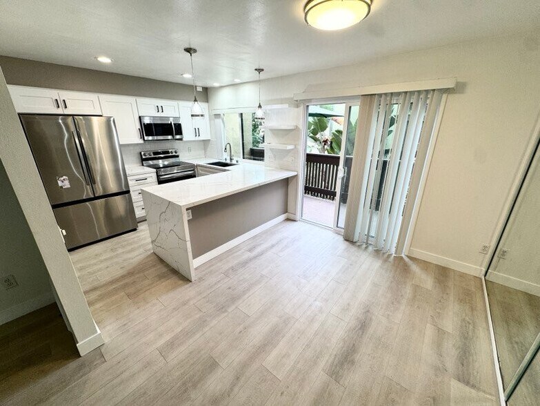 Building Photo - 7958 Mission Center Ct