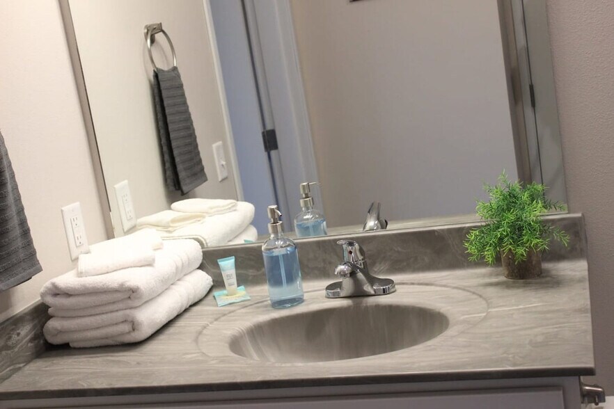 Building Photo - 4415 Lincoln Way